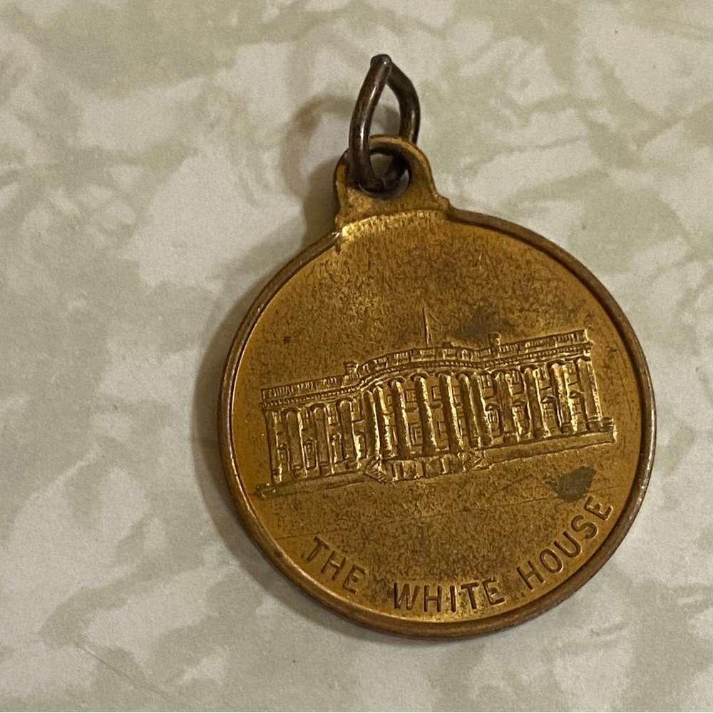 LAST CHANCE 🔥 Vintage United States Capital White House Reversible Pendant #6294 - Picture 4 of 6
